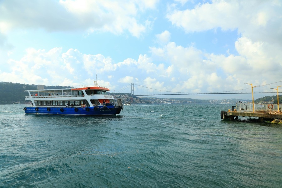 Luxury ship with cruise tourist visa 2025